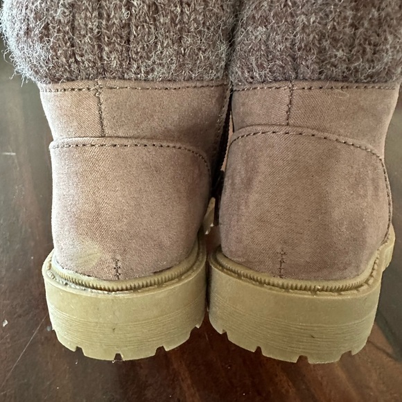 Old Navy Girls Boots 7 - Picture 3 of 5